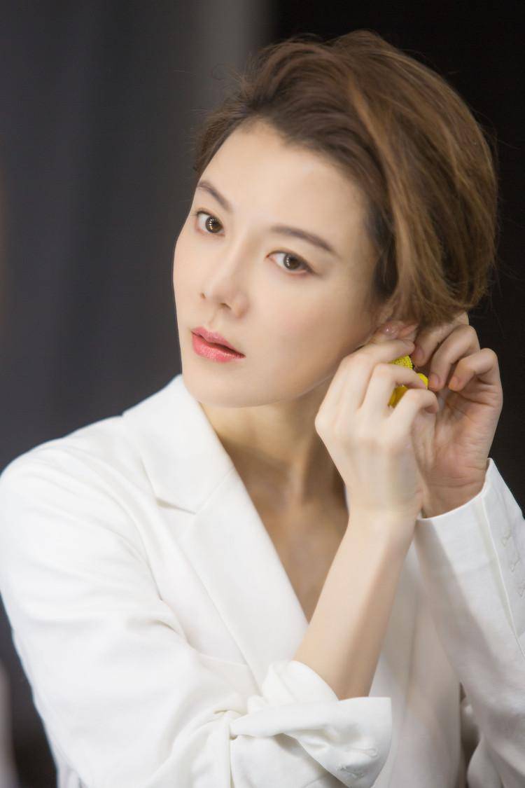 在《扫黑风暴》之前,车晓和孙红雷上一次合作的也是爆款.