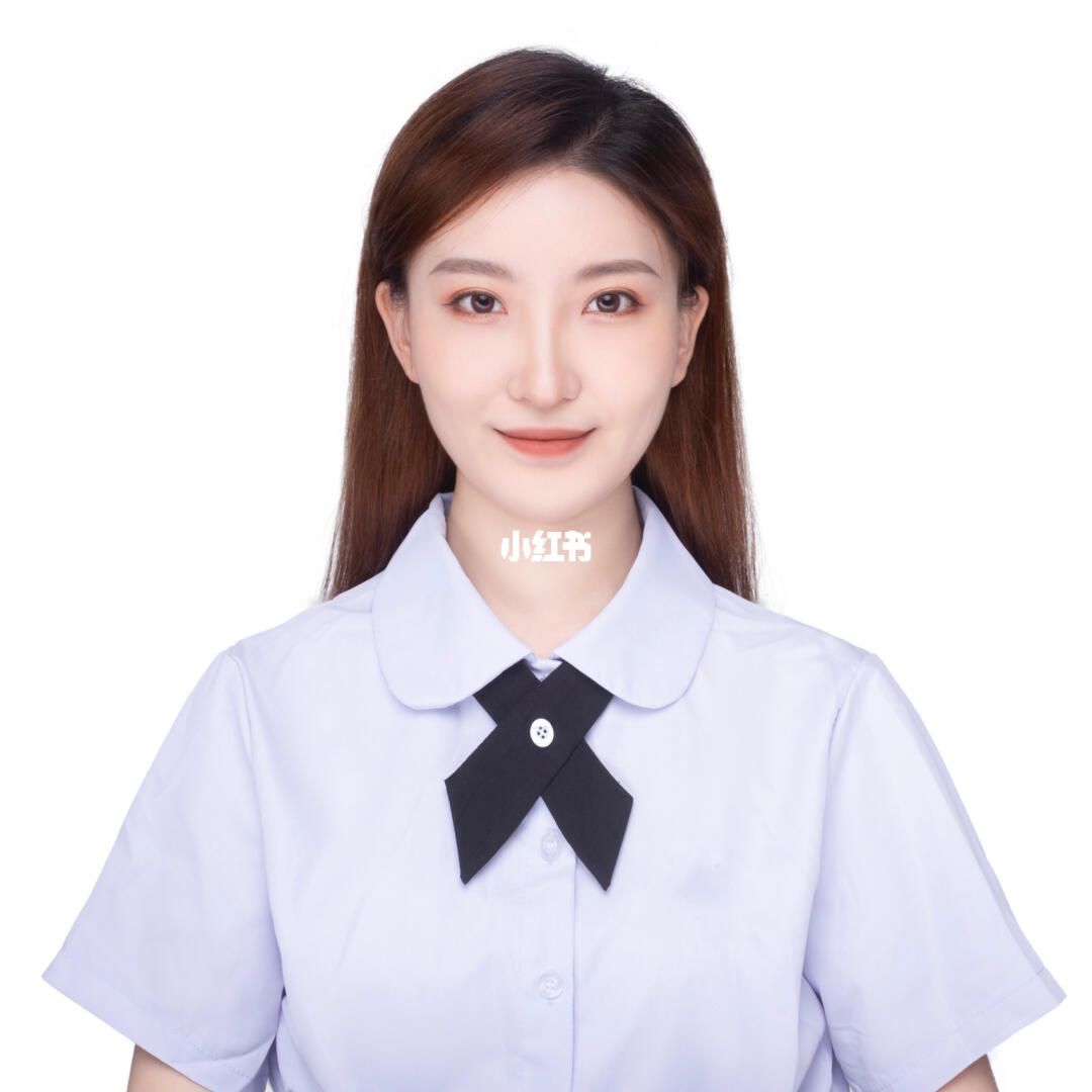 最近要用到证件照的地方有点多,发现上一次照证件照还是大学短发的