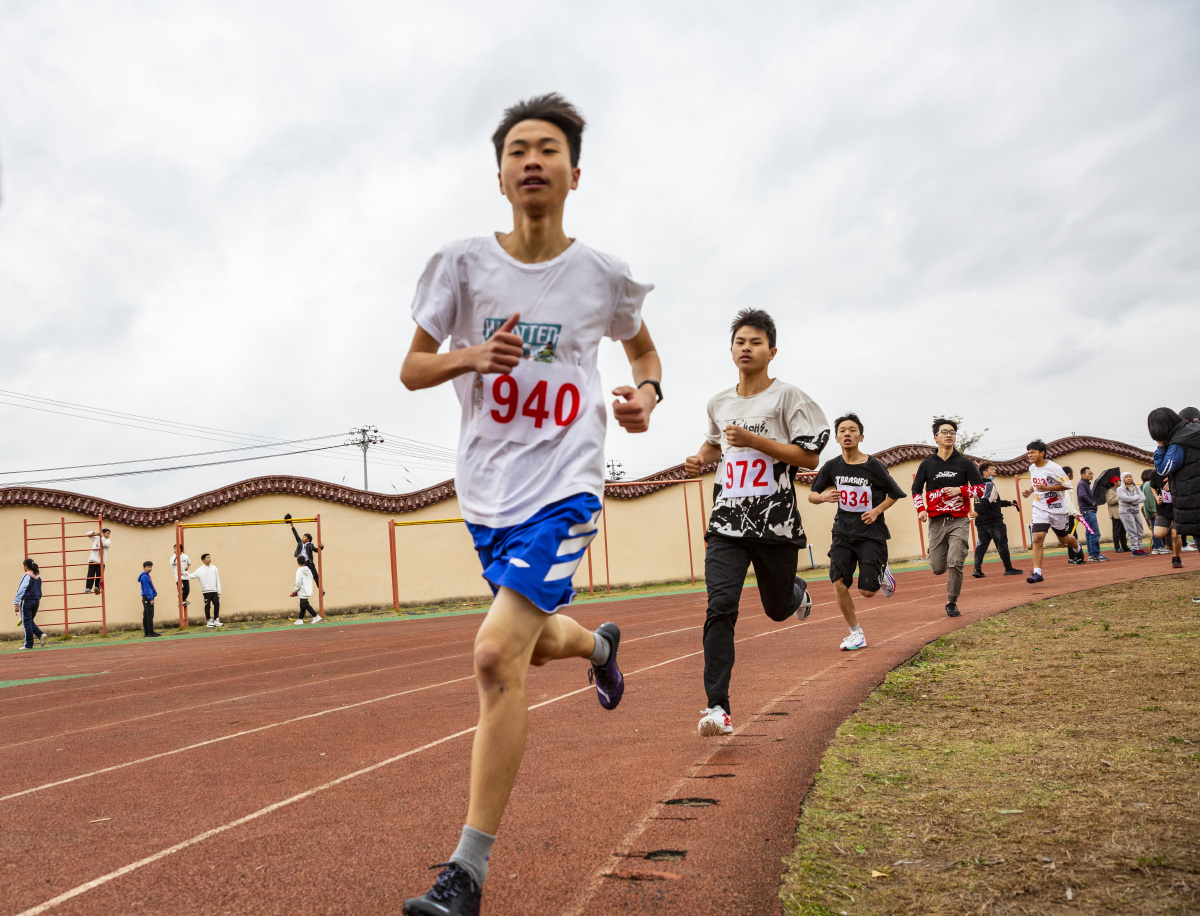 奔跑少年 - 赤脚医生吴林武 - 图虫