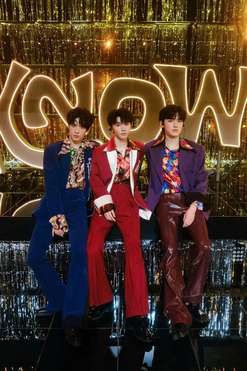 时代少年团 宝贝们的火力全开无尽夏演唱会出海报了 - 抖音