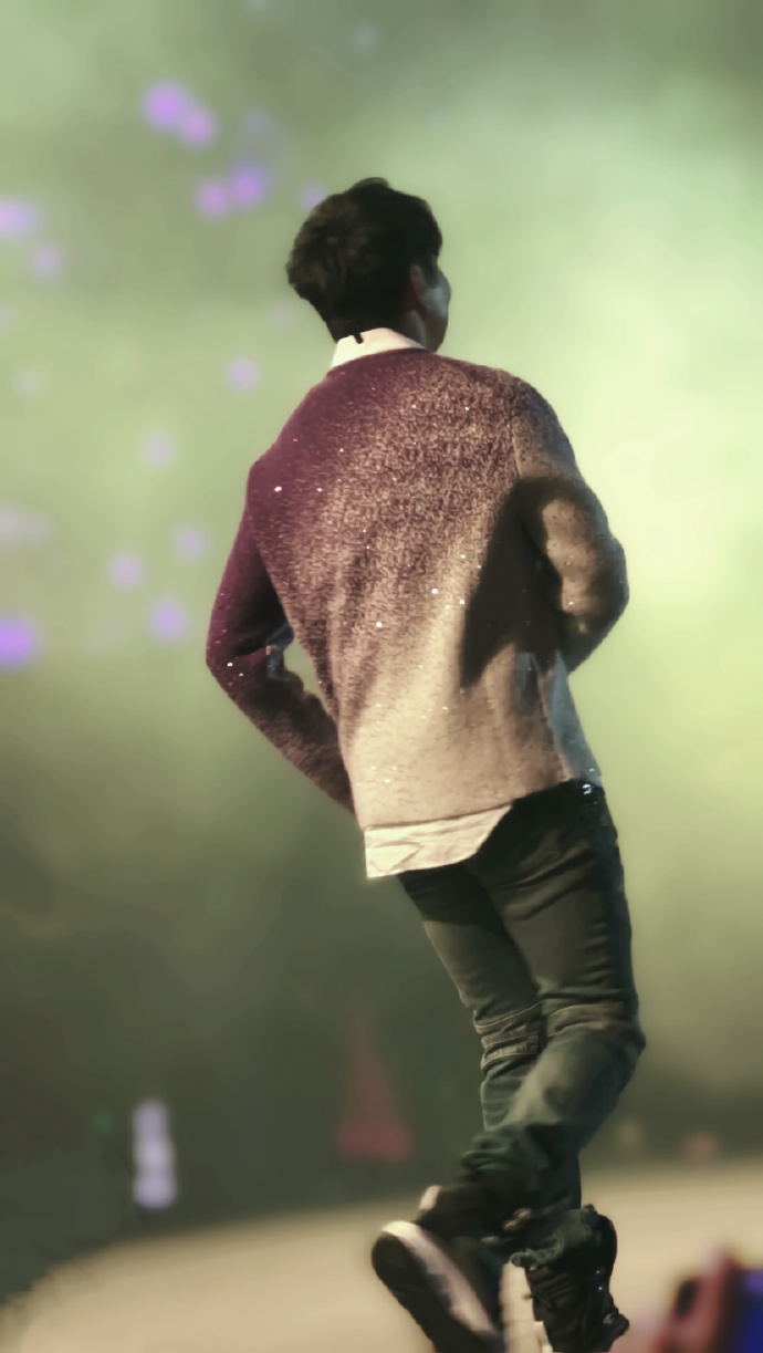 "就连背影都发亮,多么想能被你爱上"弹唱-林俊杰90#roadtojj20