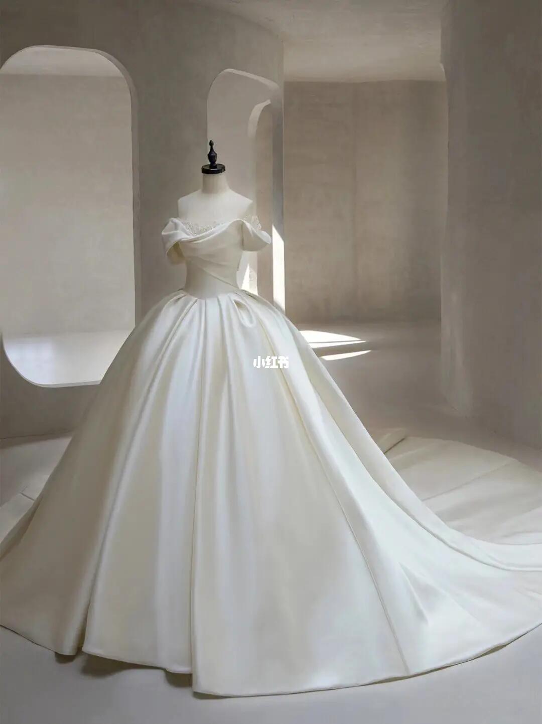 97在长沙1599就可以租到婚纱礼服7件套?