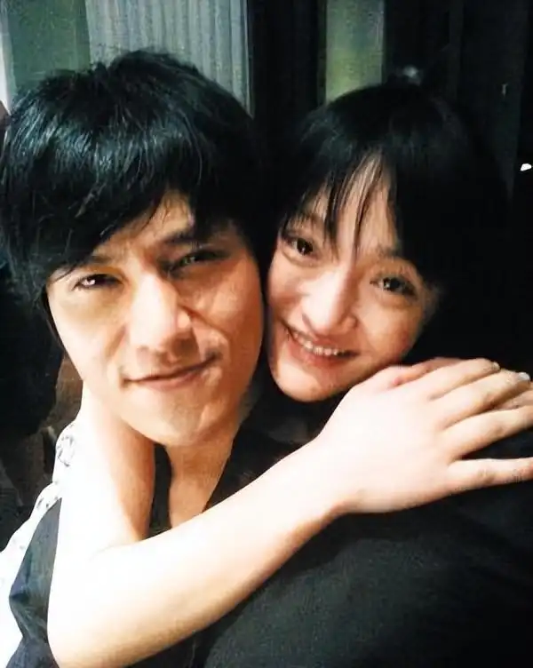 当48岁周迅和43岁董洁同框,我才知道,什么叫"美人在骨不在皮"