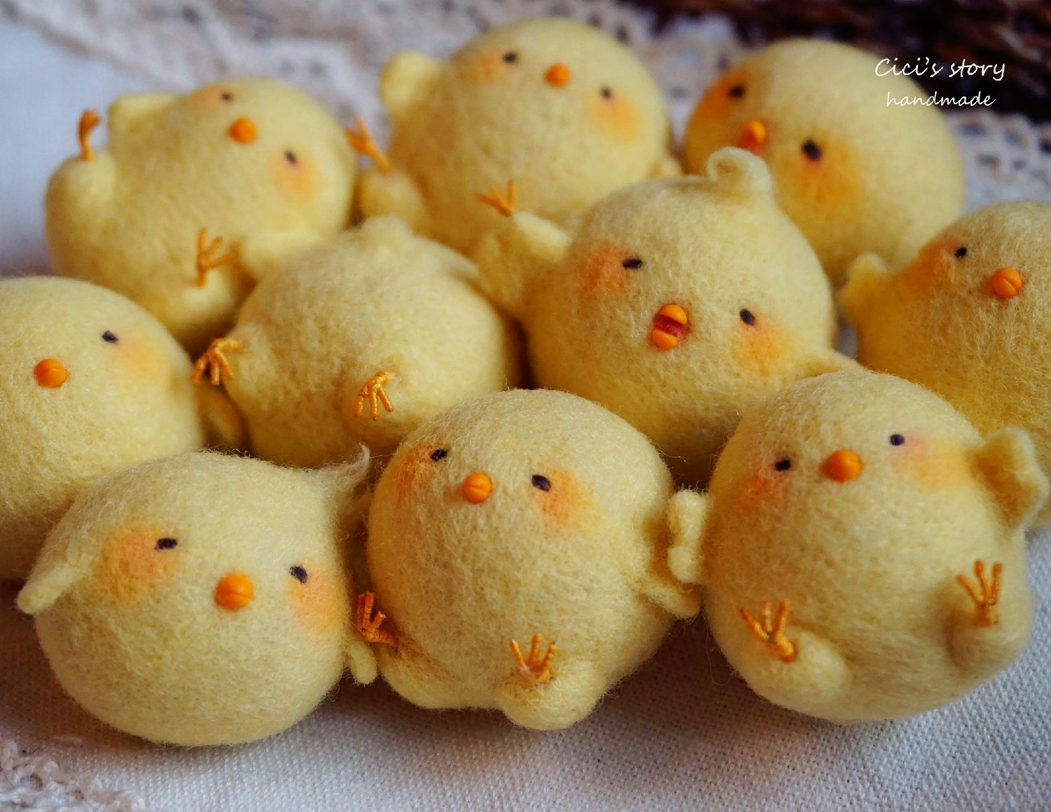 小鸡 羊毛毡作品 图片取自@-cicistory- 侵歉删