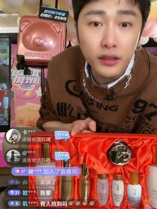 在经营生意几年后,朱梓骁也涉足了一些电视剧领域,比如仙侠剧《琉璃》