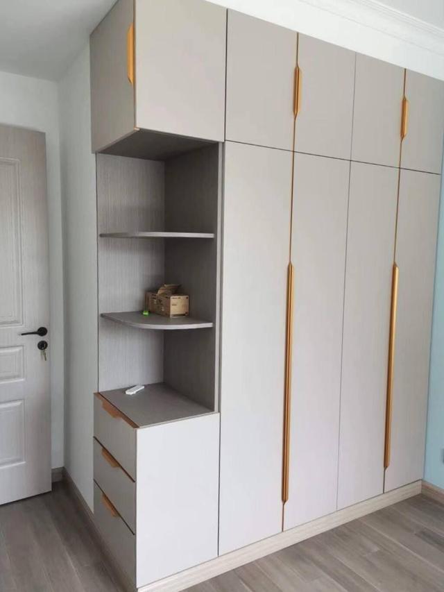 一门到顶的衣柜装得再好看,也要注意这3个细节,省的中看不中用