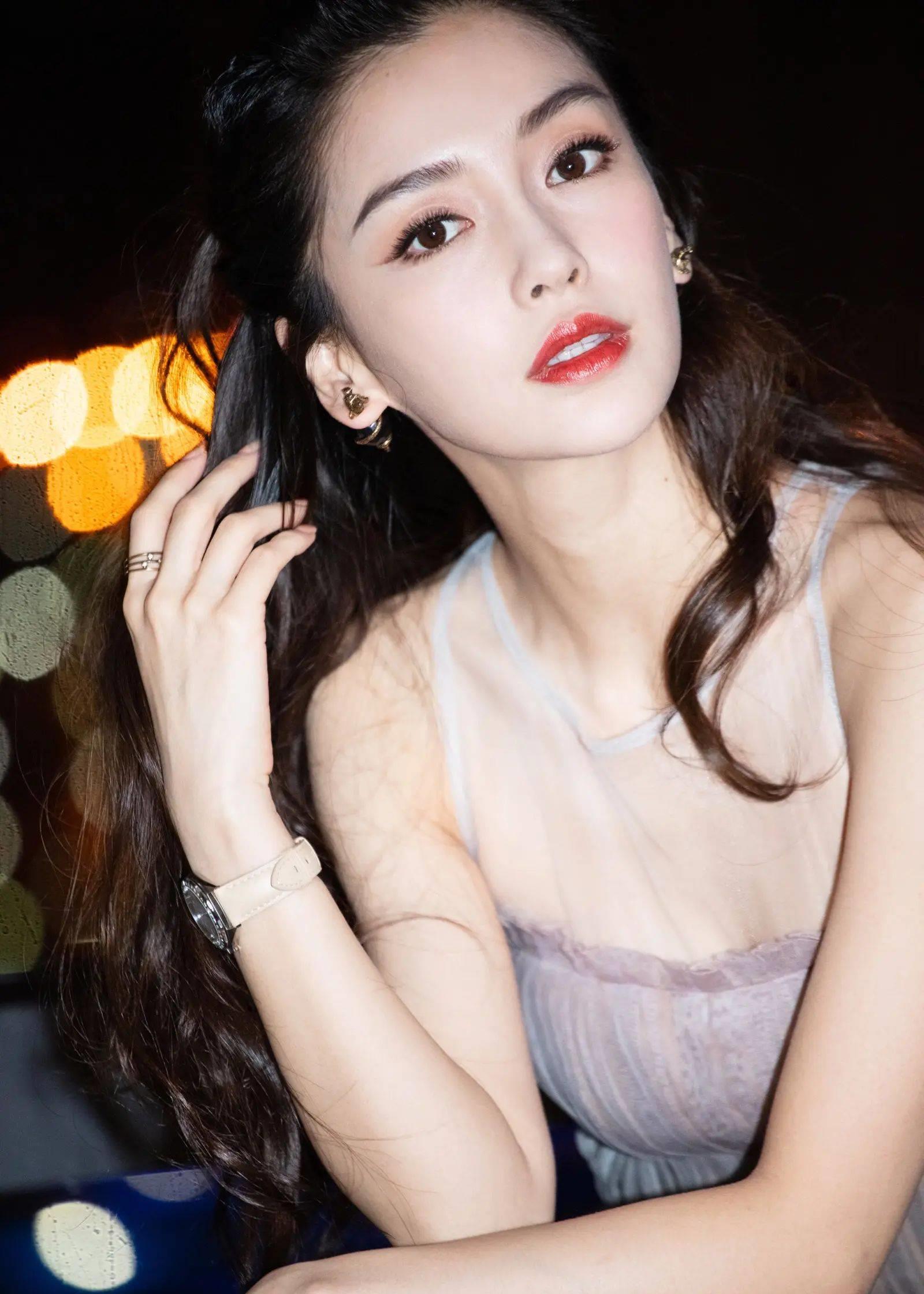 杨颖被曝工作耍大牌,拍几分钟的广告让全部工作人员等几个小时_演技