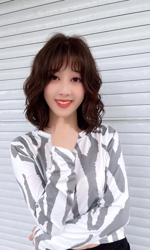 2021新年发型别乱剪16款洋气烫发送给你蓬松瘦脸又百变