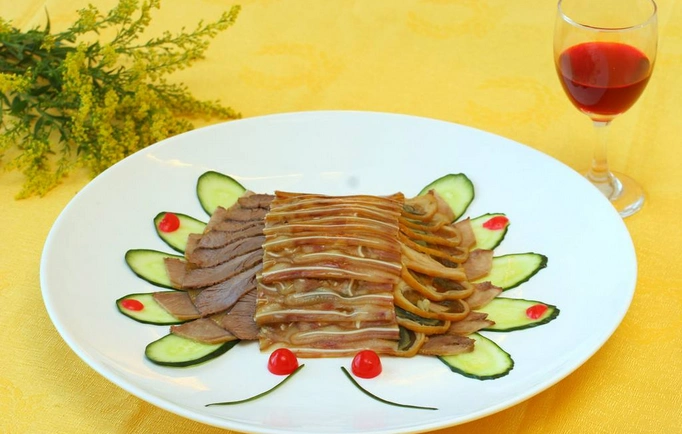 家常菜 凉菜拼盘简单花样图片        冷菜拼盘必备知识:    摆放凉菜