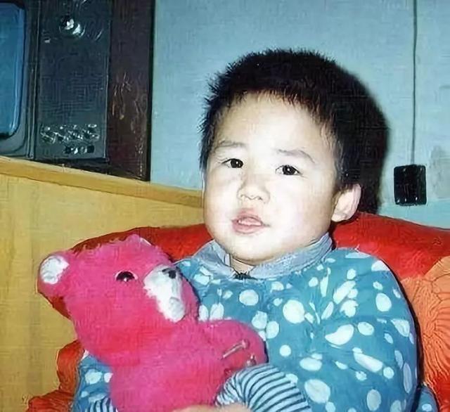大张伟小时候