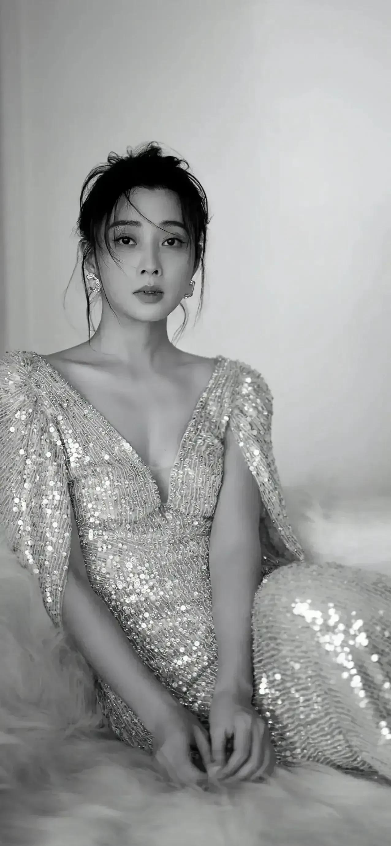 不得不说,殷桃是目前中国这个年龄段最好的女演员之一.