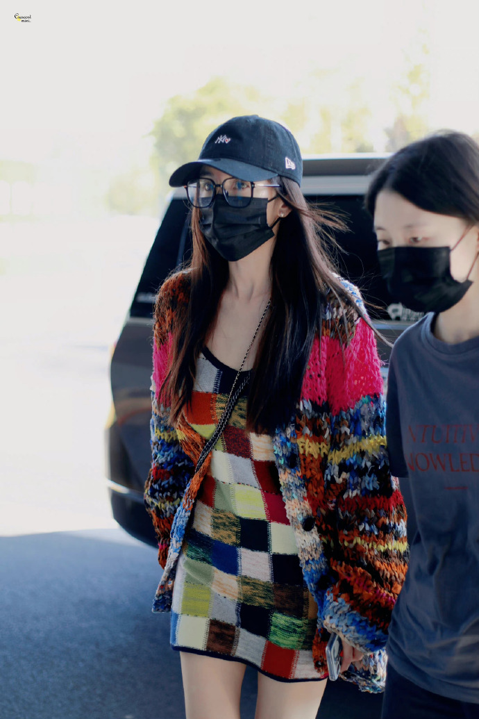 私服女王,机场街拍引领者,幂式穿搭拥有者,论穿搭,内娱还得看杨幂啊