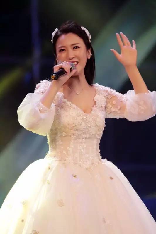 2012年中央电视台《星光大道》2012年中央电视台慈善春晚,中央电视台