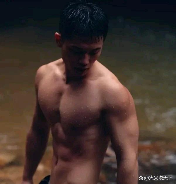 网红男演员:张可帅气迷人十足,身材超级完美哦