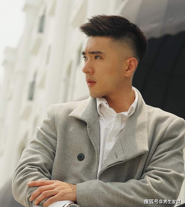 男生"两边剃短"发型超帅气,21年剪这5款新造型,尽显潮男范