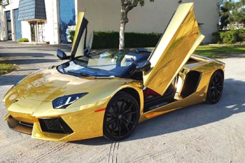 问:车身表面材料除了喷漆还有什么?答:黄金,钻石,瓷器,钱币