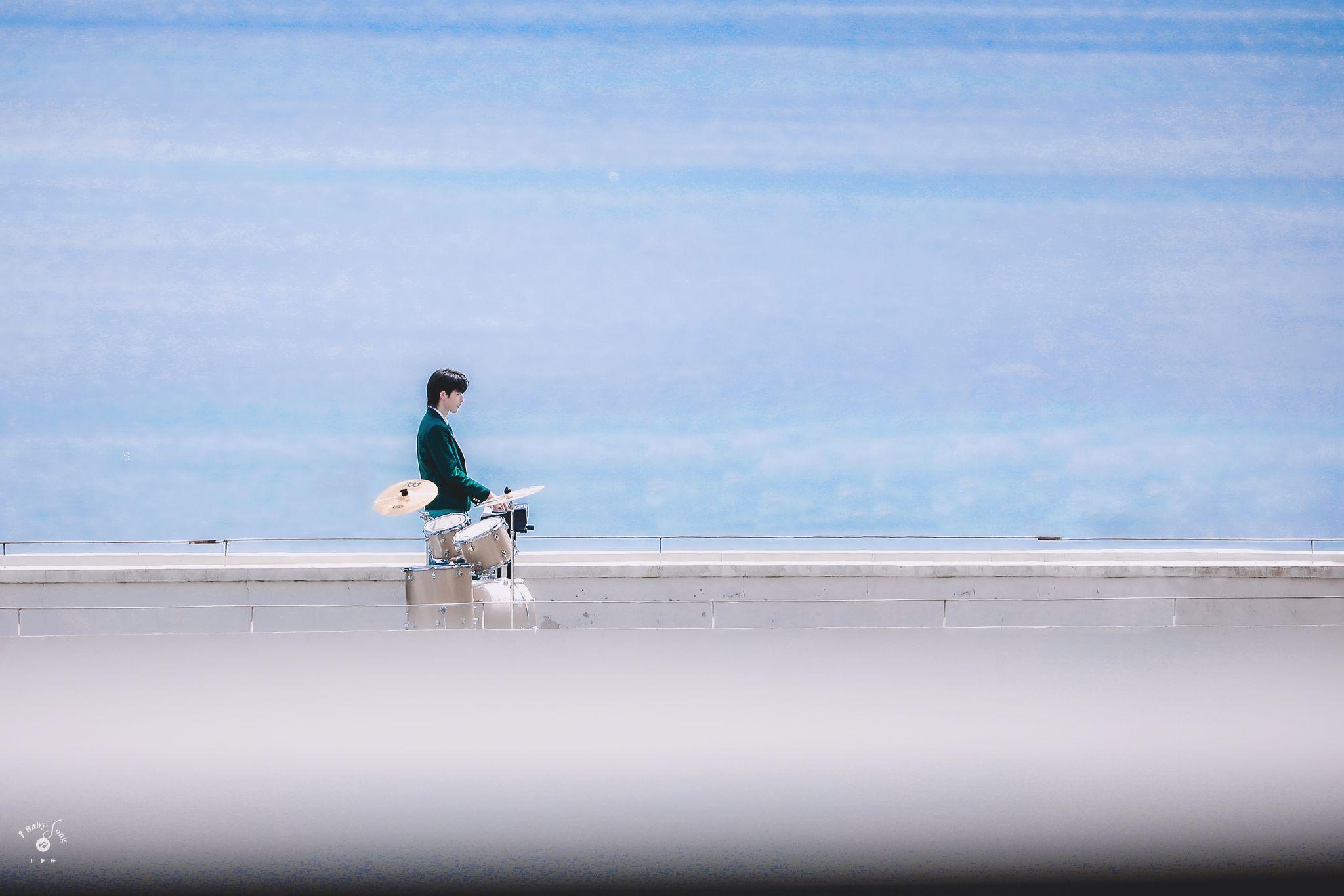 给大家推荐一些宋亚轩适合当壁纸的图片