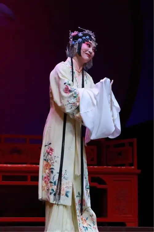 7月23日杭州剧院《碧玉簪》浙江小百花越剧团 - 美篇