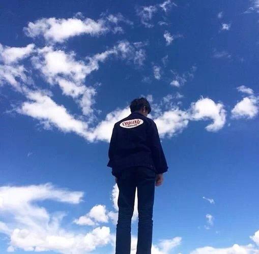 我爱你十年如一日沉淀放手给你所有的碧水蓝天男生头像by孤倌