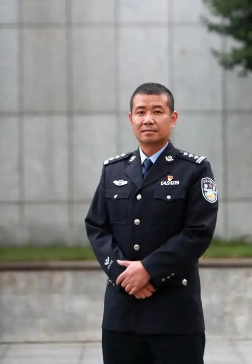 学英模护磐石系列事迹展播十八向死而生守护那片初心全国优秀人民警察