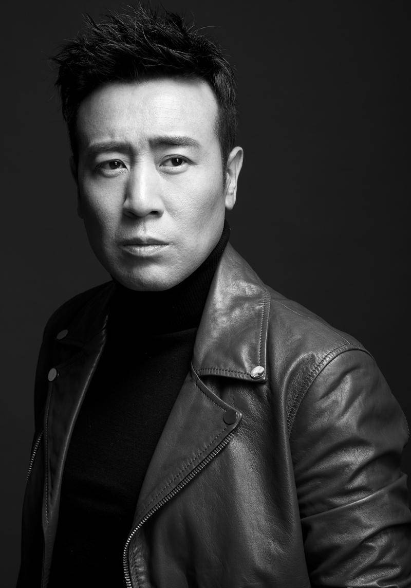 于和伟经典照片集锦 凭借在影片中蹦迪出名的演员