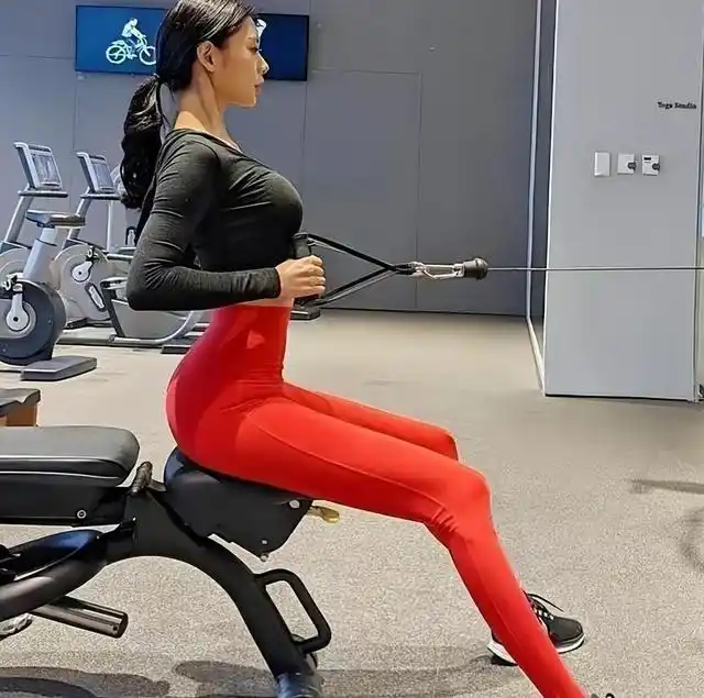 克拉拉绝美时刻168的黄金三围腰臀比太好看了令人羡慕不已