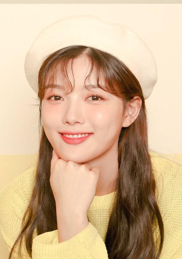 便利店新星金裕贞笑容治愈甜美爱豆造型是可爱小公主