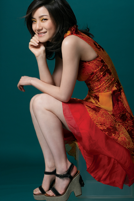 胡可主持节目收视高涨 两节目入选福布斯名人榜