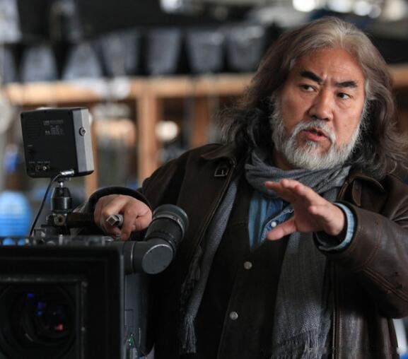 张纪中个人资料简介 他有几任妻子照片