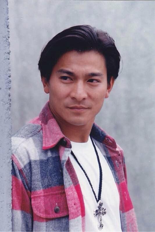 一组刘德华旧照你见过几张实在是帅出天际