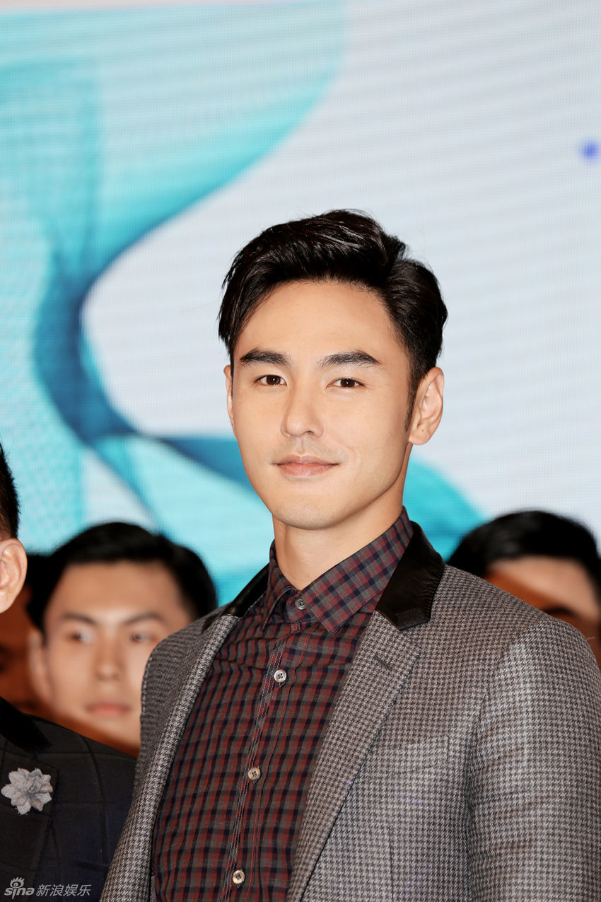 组图:阮经天亮相模特大赛 自信优雅展型男风度