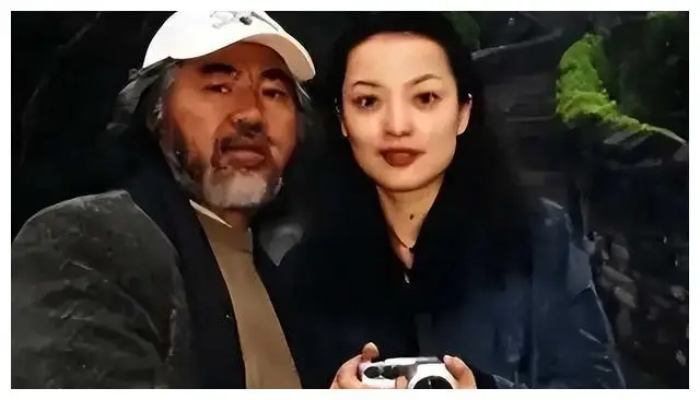 张纪中官宣!夫人与外籍丈夫生下混血儿,网友:真豁达.