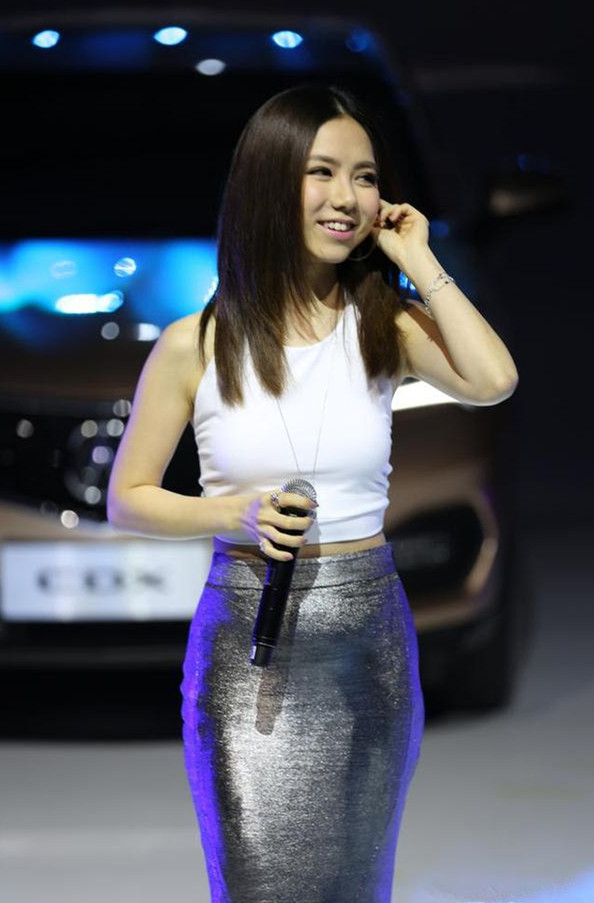 邓紫棋:有一种美叫不穿皮裤!