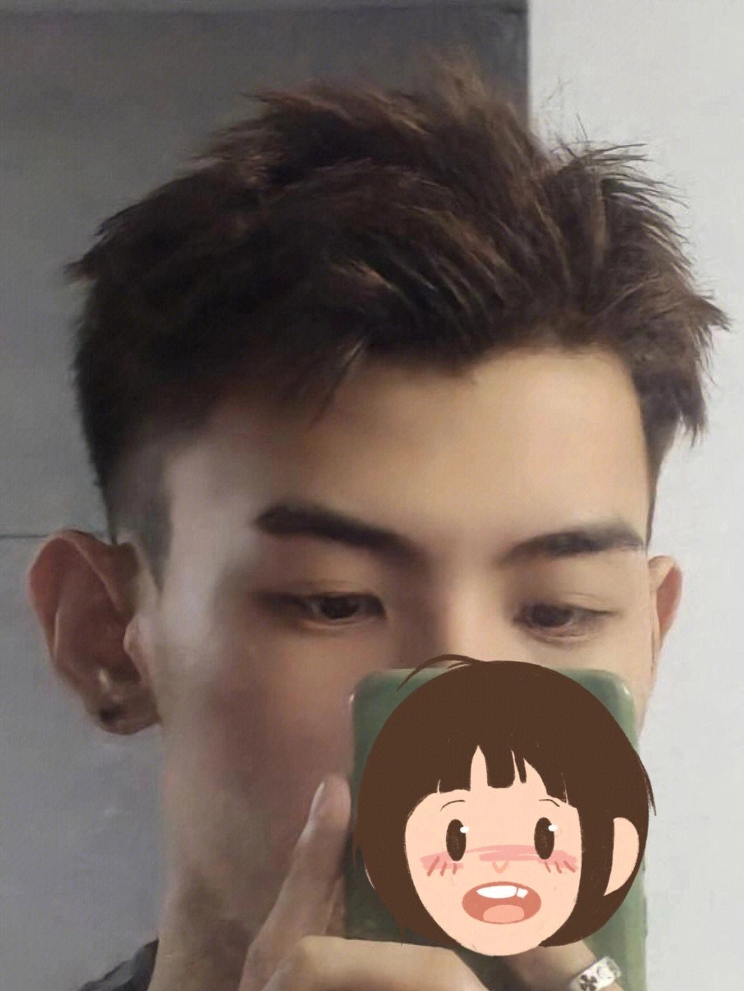 男士痞帅二八分 普通的背头大街上随处可见 没有一点新奇 那就赶紧来