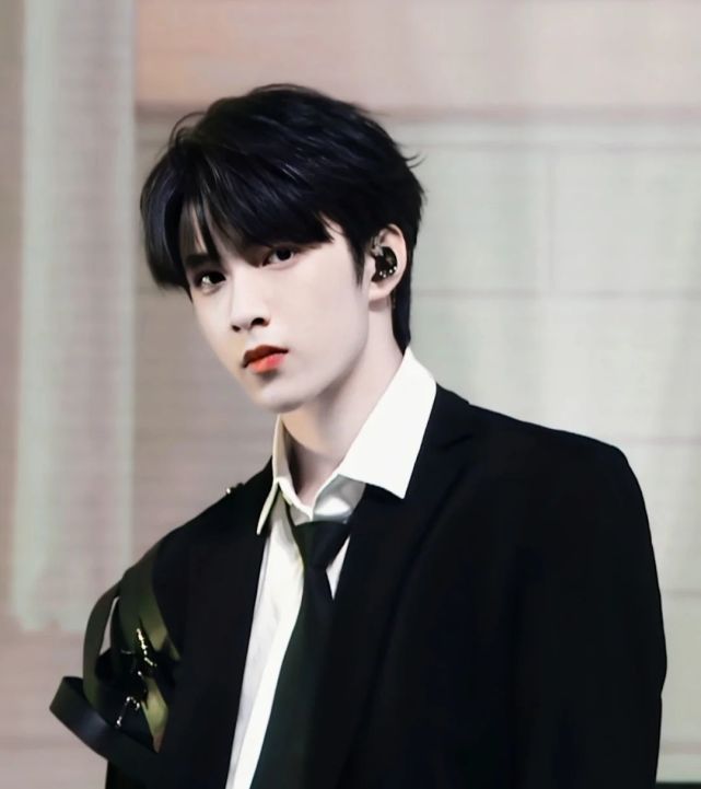 刘耀文气质男神小狼狗美图