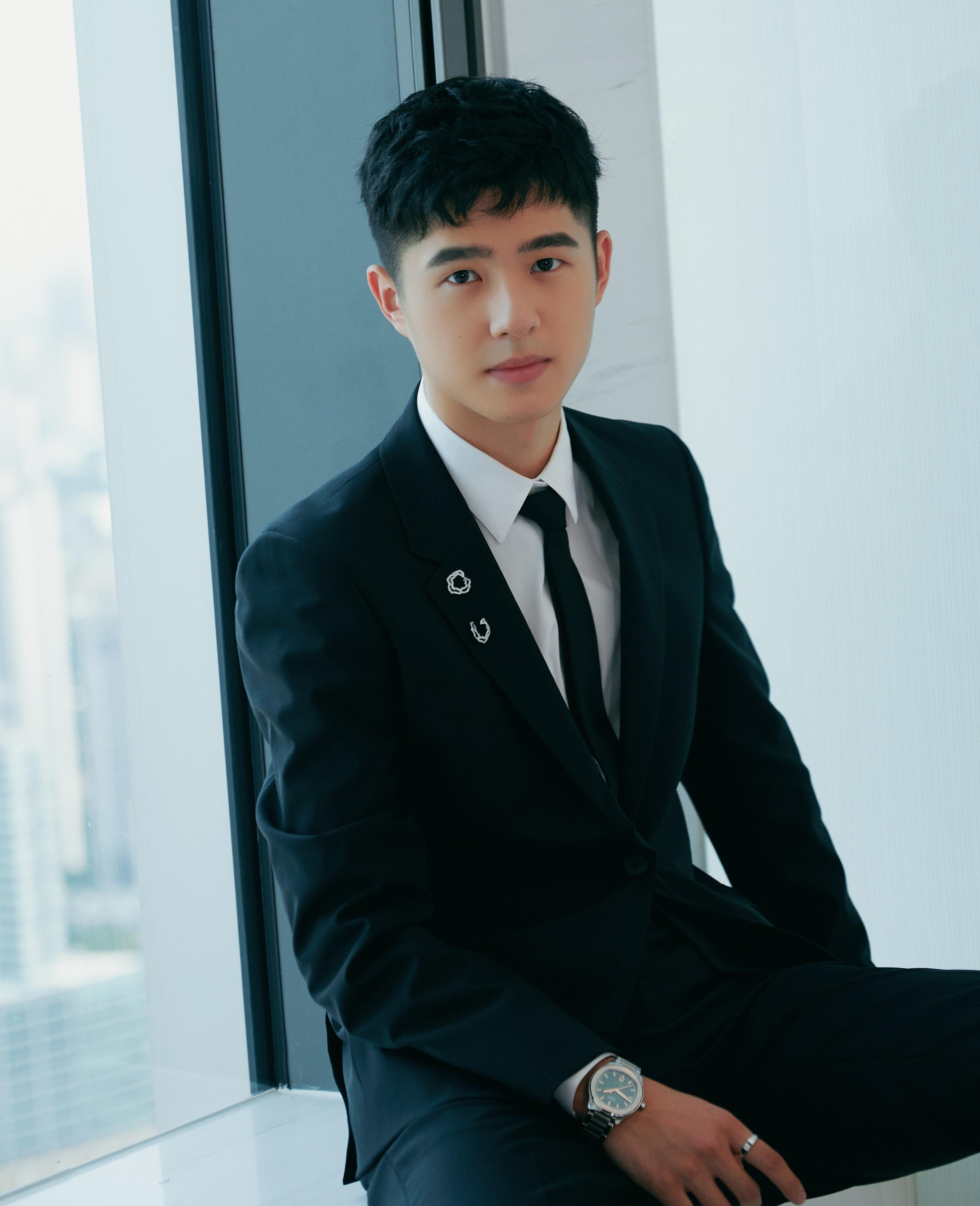 西装少年刘昊然1152x864分辨率查看