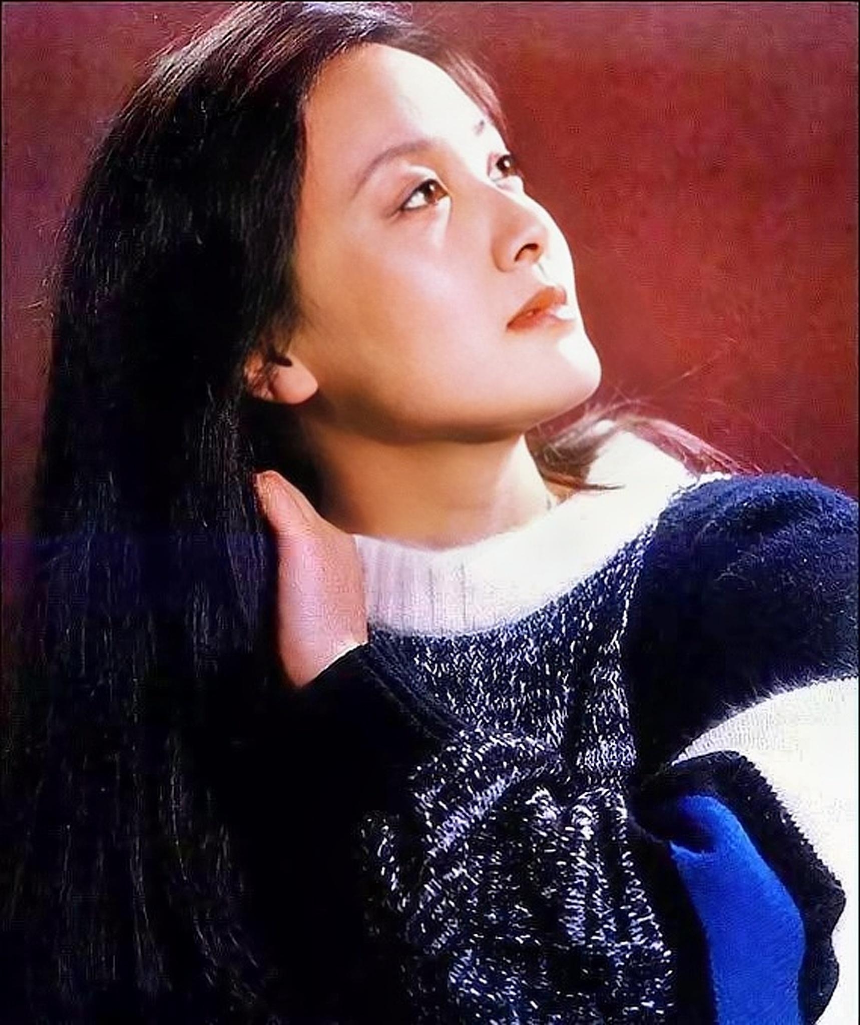 邓婕罕见老照片