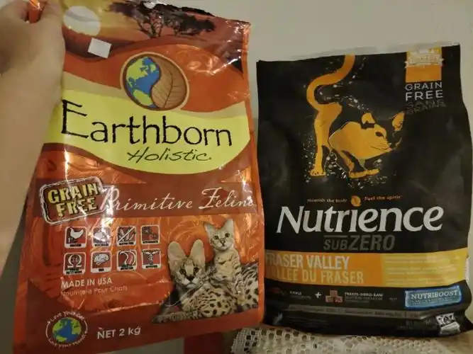 换猫粮啦今天开始纽翠斯鸡肉