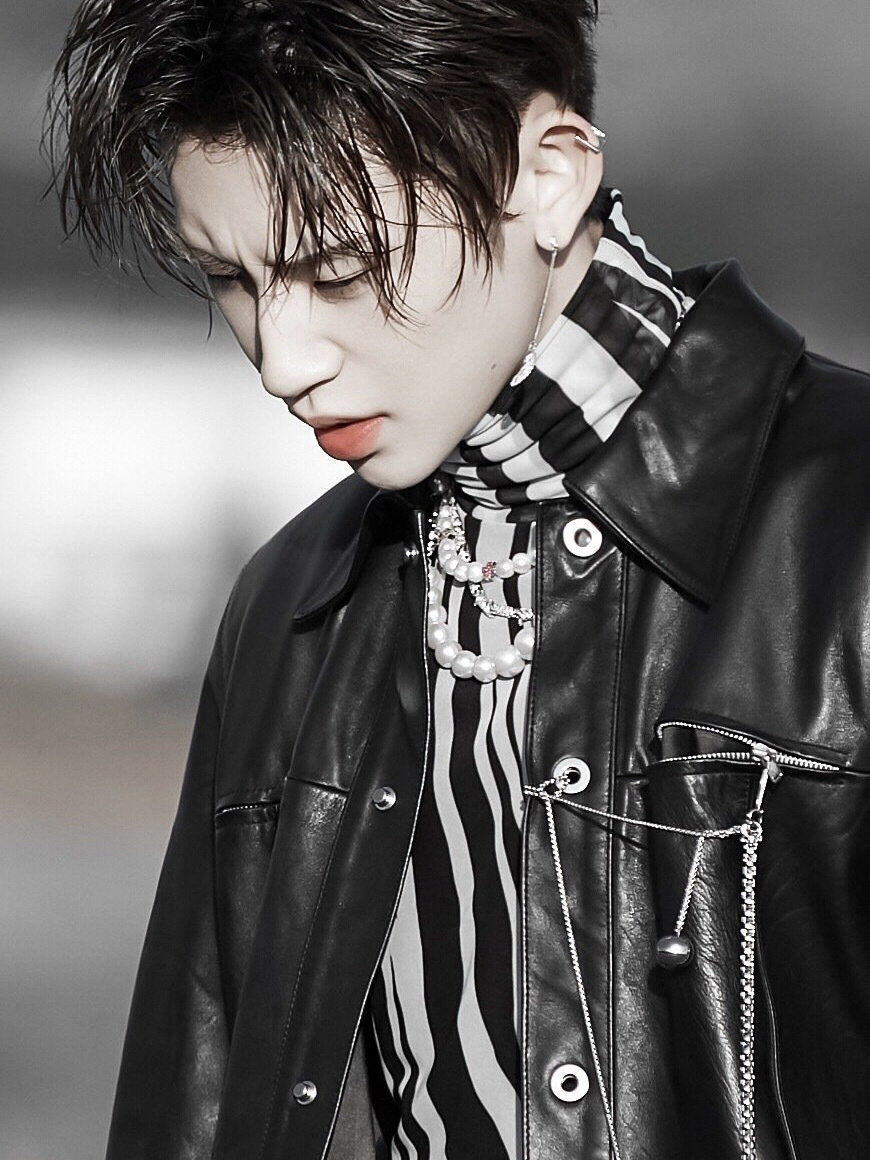 小鬼王琳凯神仙壁纸头像 www这几张鬼哥的壁纸和头像也太爱了