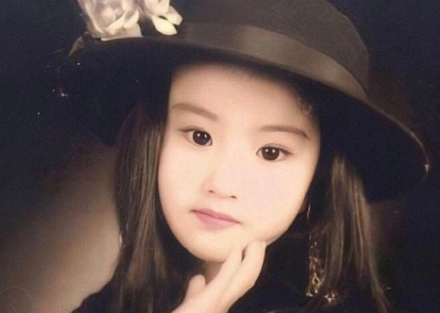 快来看!天仙刘亦菲儿时照片来袭,精致可爱,飘逸灵动