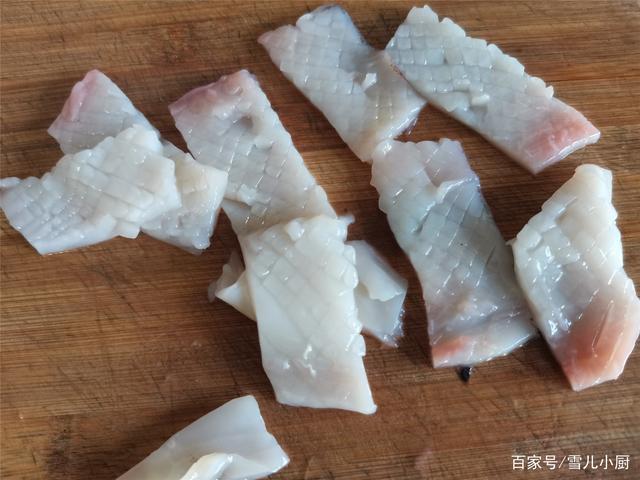 年夜饭,鱿鱼怎样做好吃,教你这样炒,鲜上加鲜,鲜嫩爽口还不腥