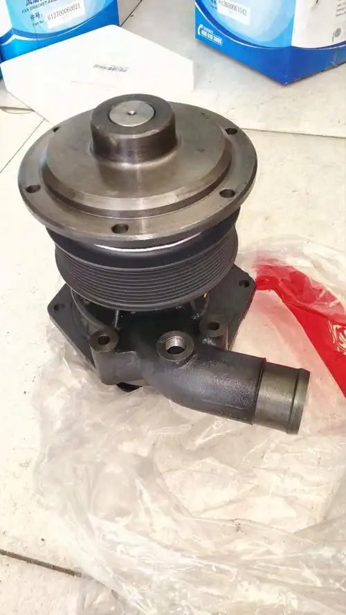 潍柴重汽发动机水泵总成
