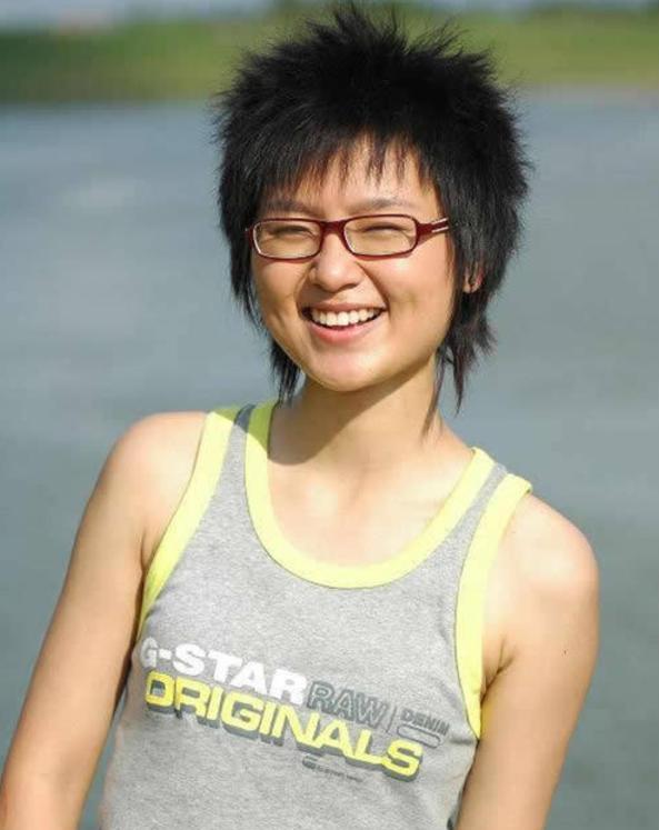 周笔畅大方承认整容,与杨幂胡歌都是好朋友,却一句话得罪刘诗诗_网友