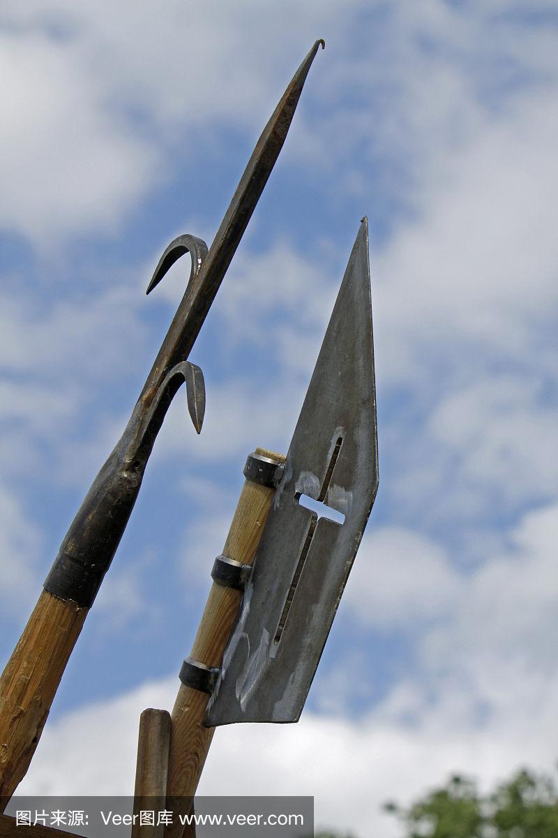 中世纪市场上的长矛