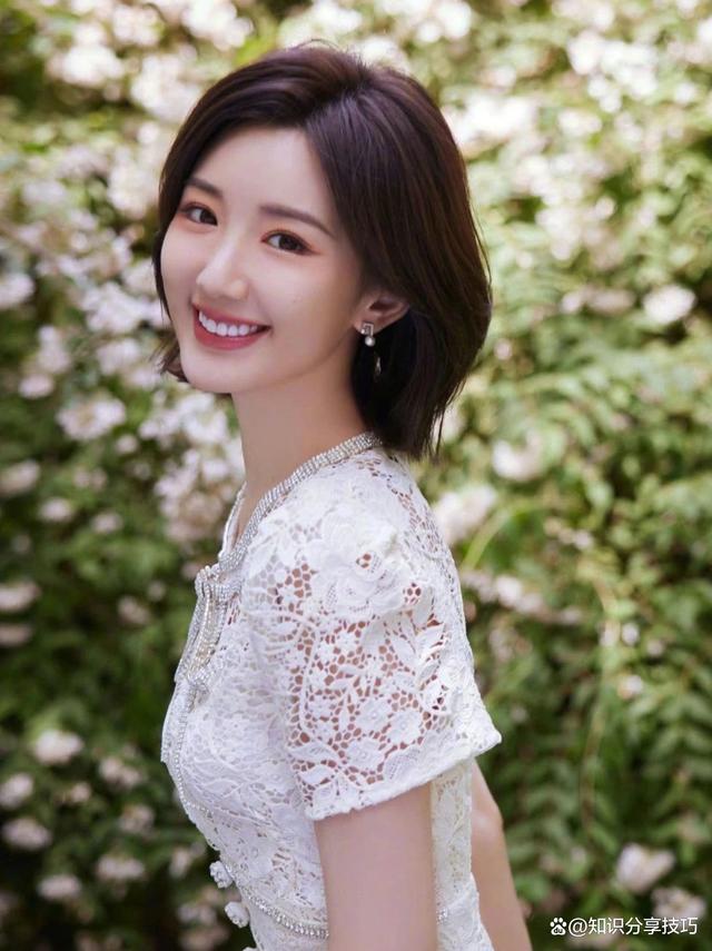 毛晓彤短发的魅力在于其冷艳与甜美并存,给人