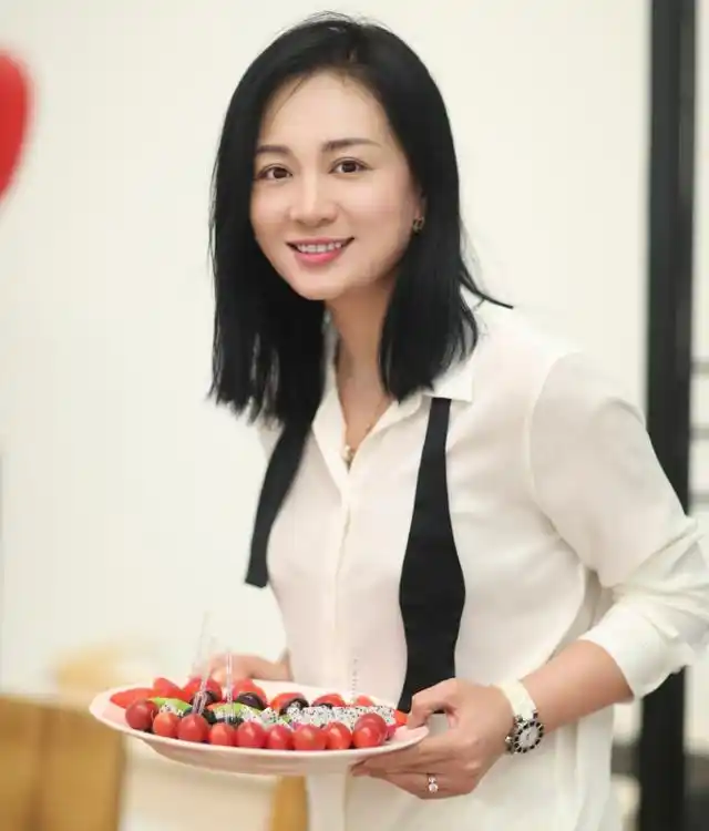 演员涓子当红时低调嫁圈外丈夫婚后连生两子如今怎样了