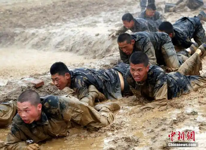 陆军特战旅官兵进行魔鬼训练