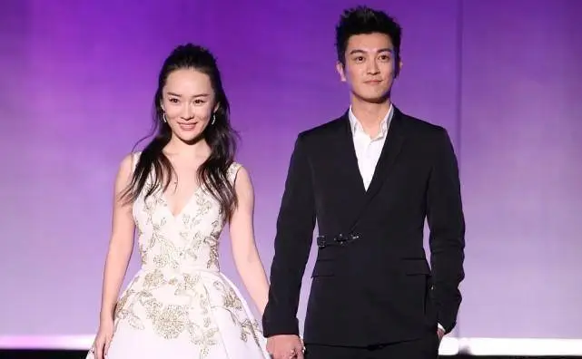 杜江和霍思燕又来秀恩爱了,长裙配西服,这俩人感情是真的好_衬衫_服装