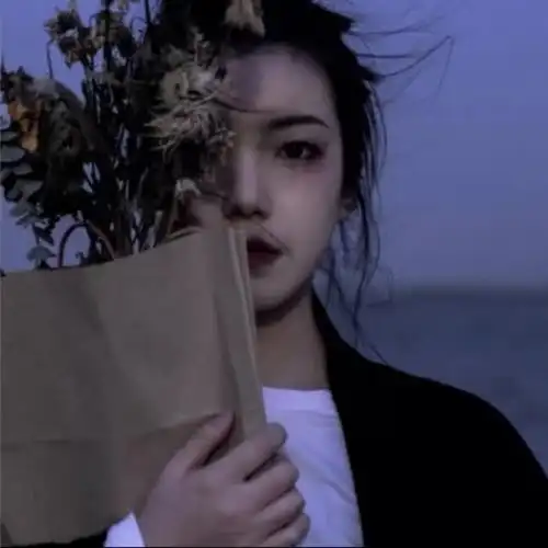 文艺伤感暗色系女生头像图片