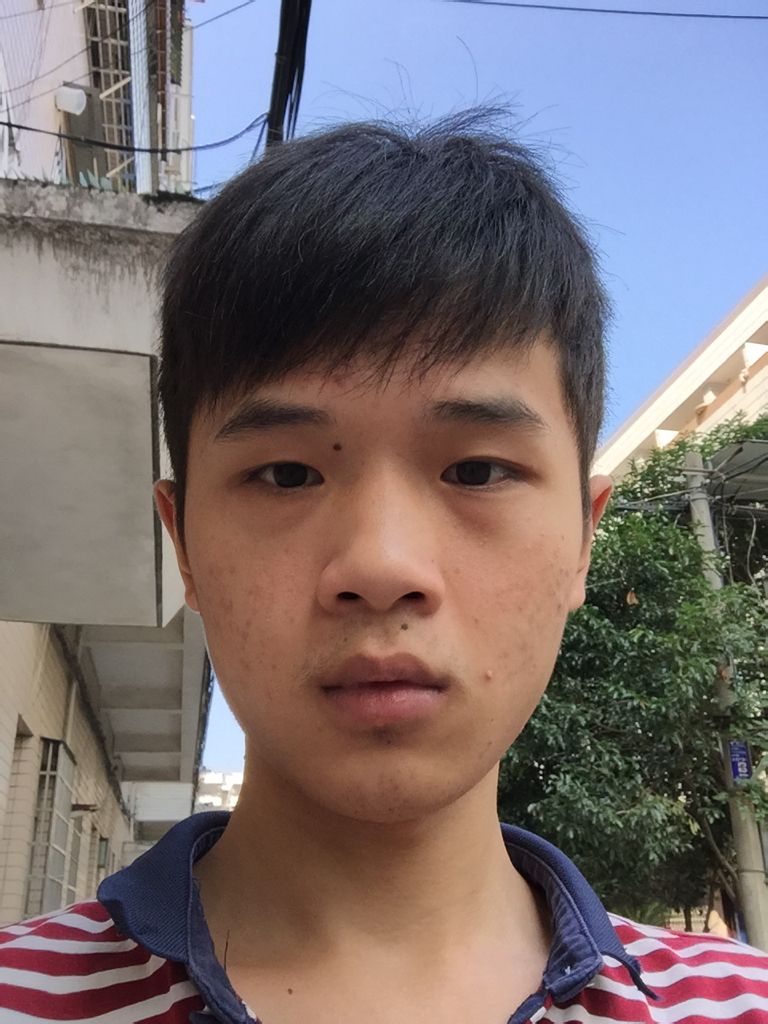 这个男孩子的素颜照怎么样